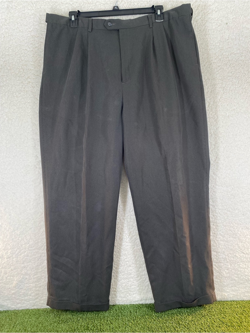 Croft & Barrow Pleated Dress Pants Mens 42x30 Checkered Grey Cuffed Hem Business